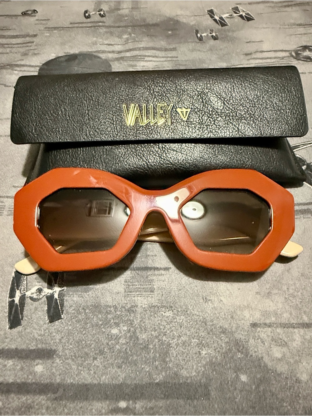 VALLEY EYEWEAR OPERA SUNGLASSES RED BONE EUC